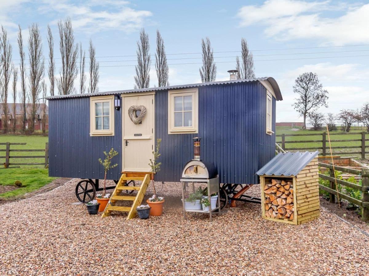 The Lambing Shed Villa Ryhill Exterior photo