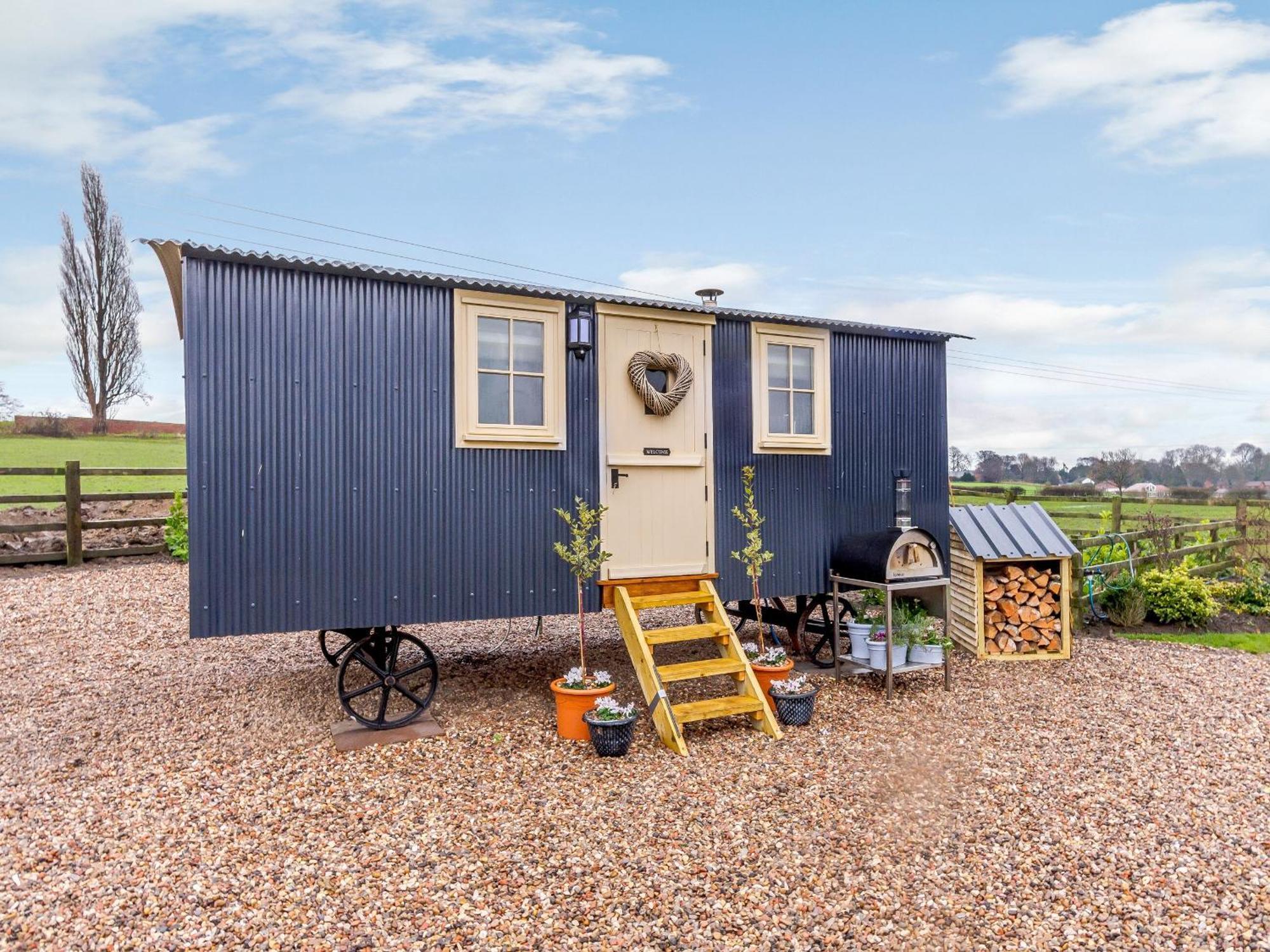 The Lambing Shed Villa Ryhill Exterior photo